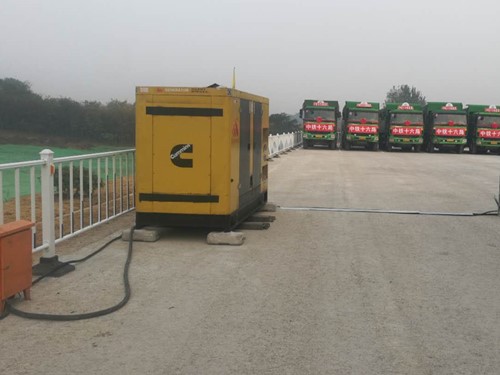 望江电力系统的稳定性和设备兼容性如何影响发电机组的频率规格？